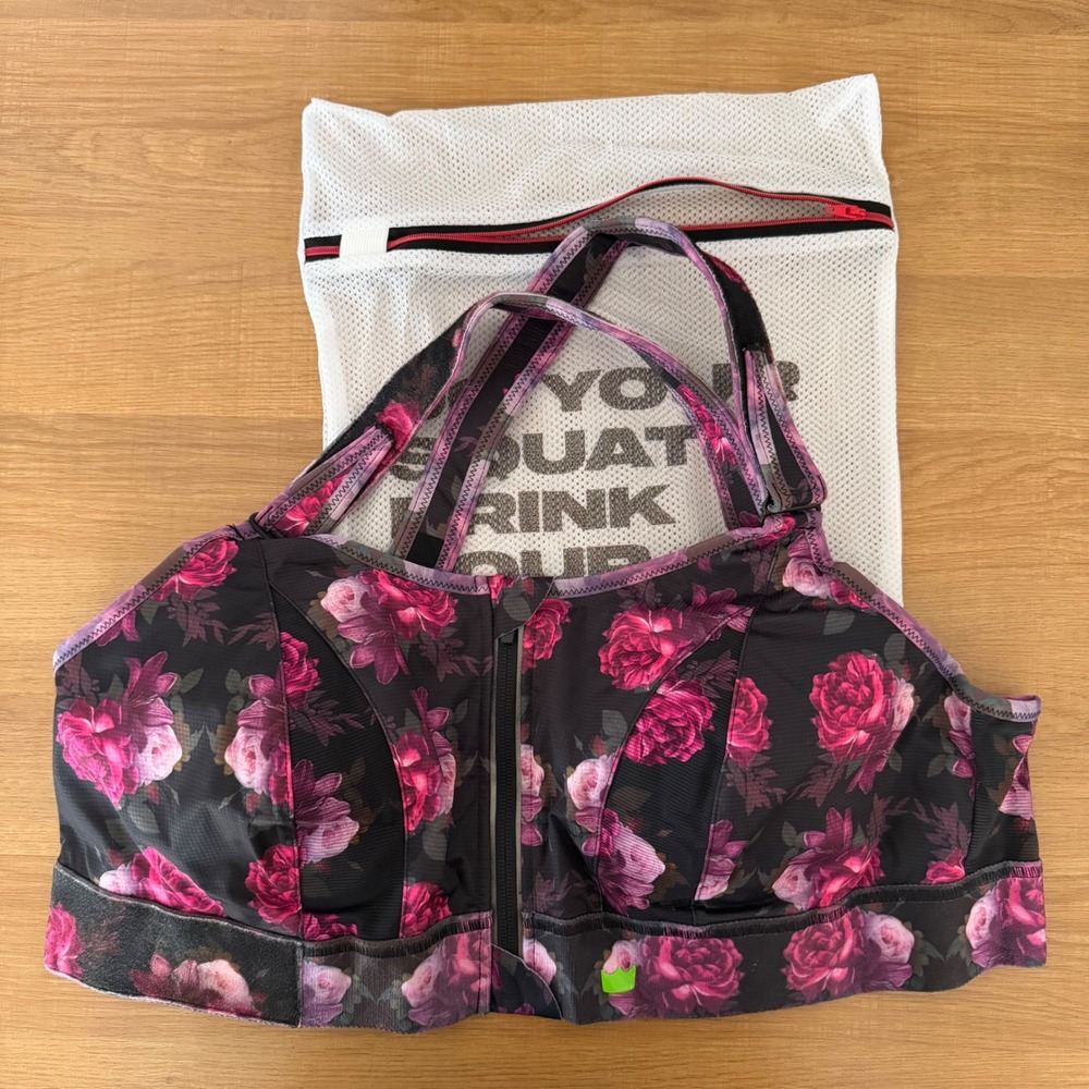 SHEFIT NWOT Ultimate Sports Bra Black Rose 3 Luxe High Impact Front Zip Wash Bag